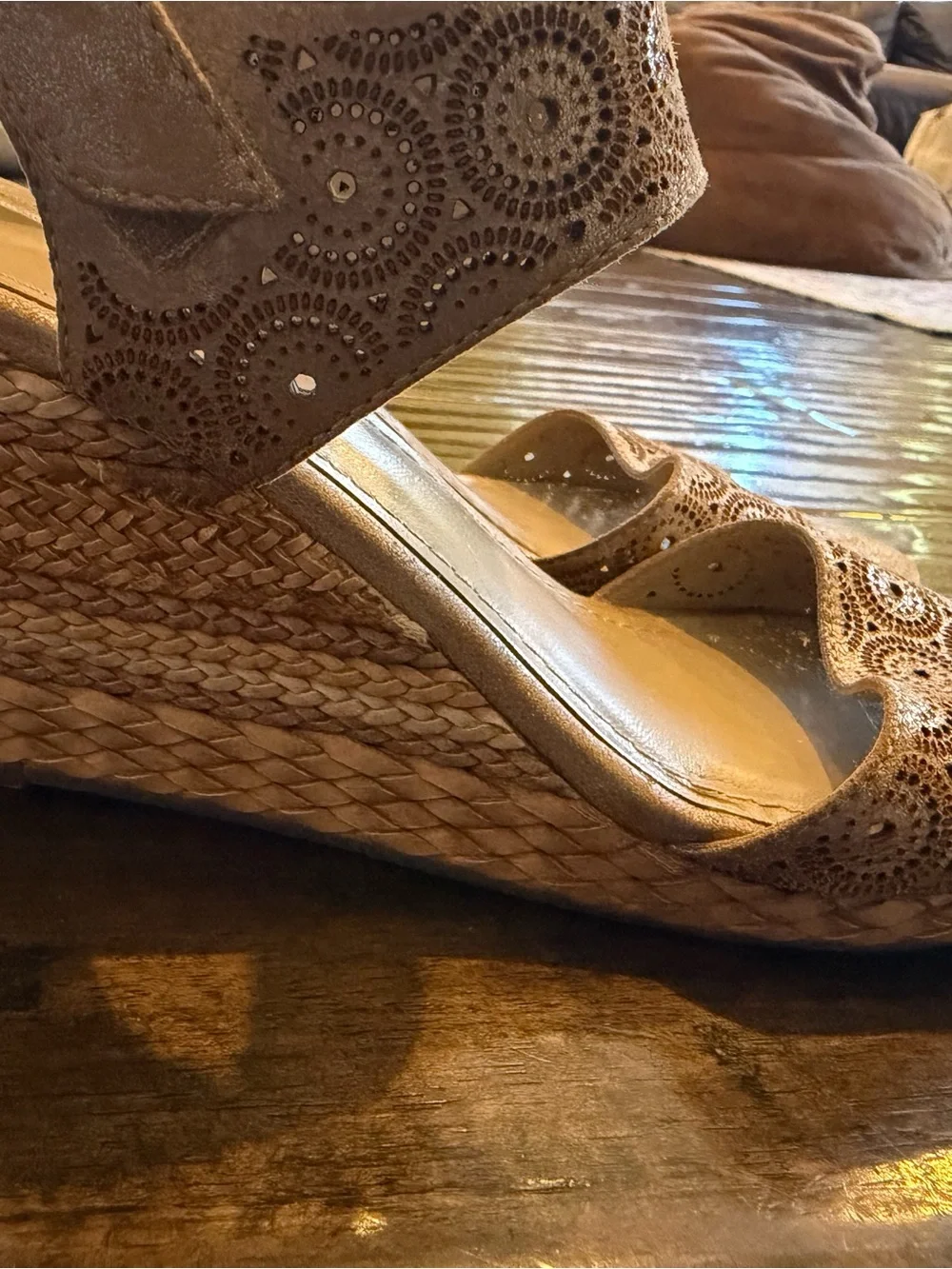 Johnston & Murphy Leather Gold Metallic Georgiana Wedge Sz 8 Perforated Boho
